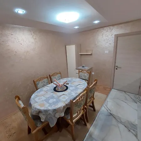 Matej Lux סקופיה